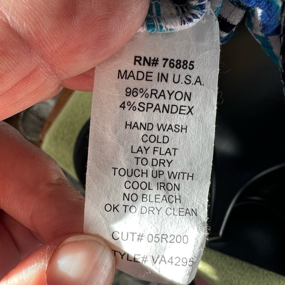 Redhaute Women's Sz M Striped Side Sweep V Neck Blouse Shades Of Blue - Picture 5 of 6